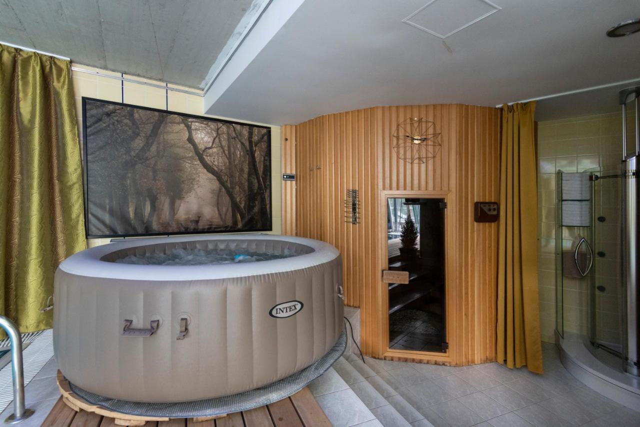 Unique Apartment With Private Pool, Cinema, Spa Прага Экстерьер фото