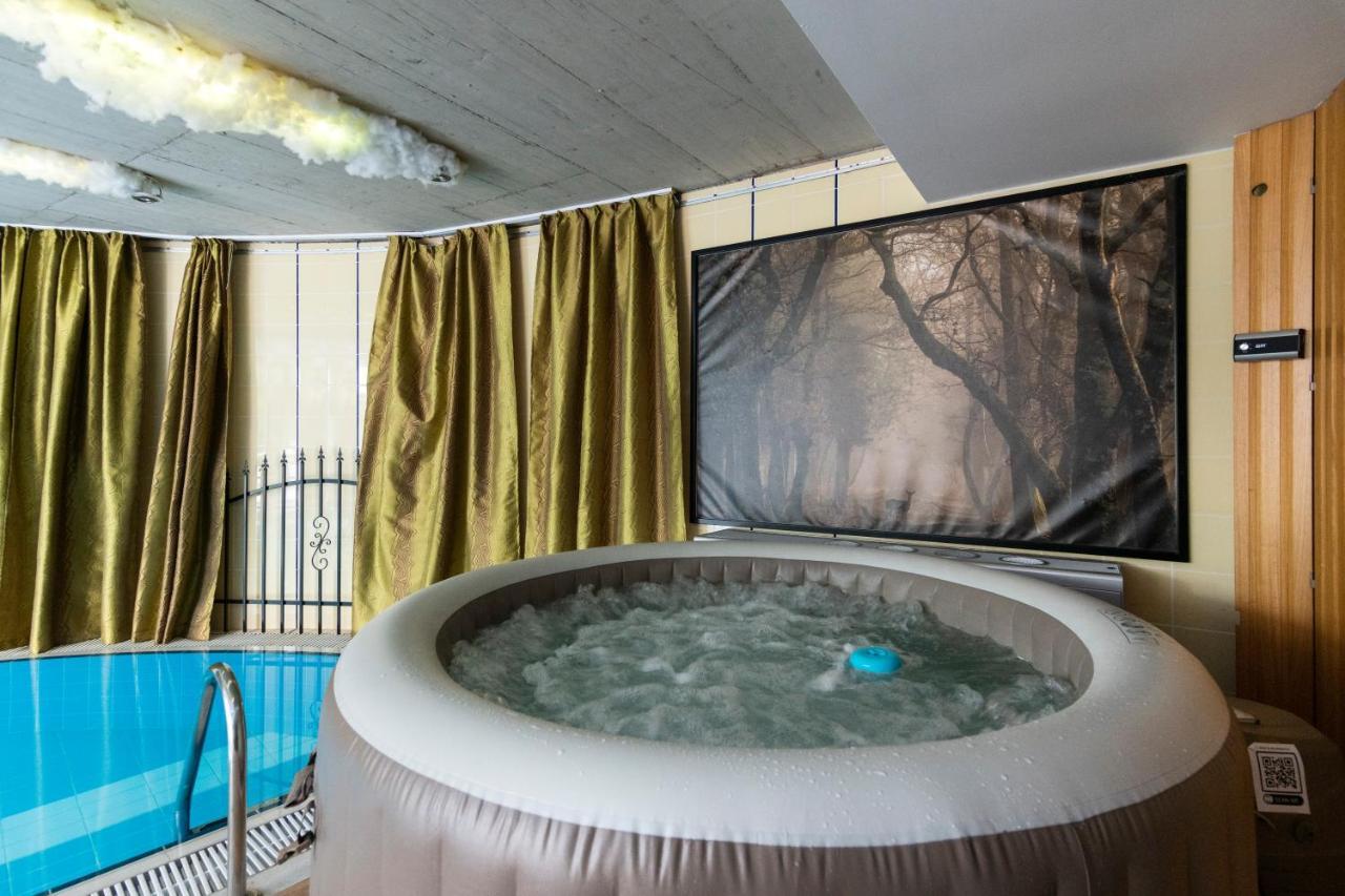 Unique Apartment With Private Pool, Cinema, Spa Прага Экстерьер фото